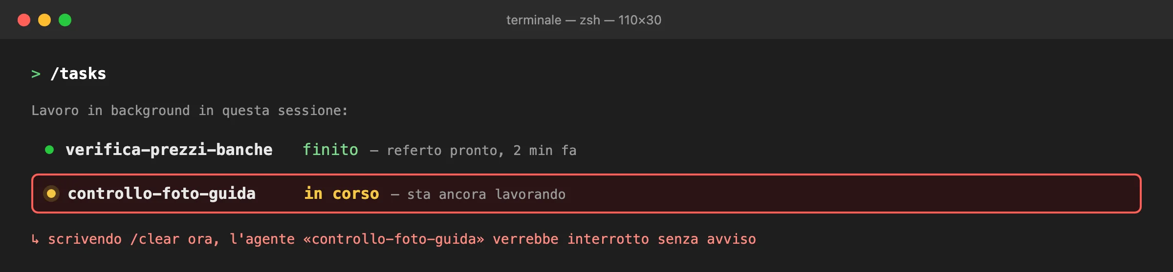 L'output del comando /tasks con un agente ancora in corso (evidenziato), nel momento in cui si decide se usare /clear