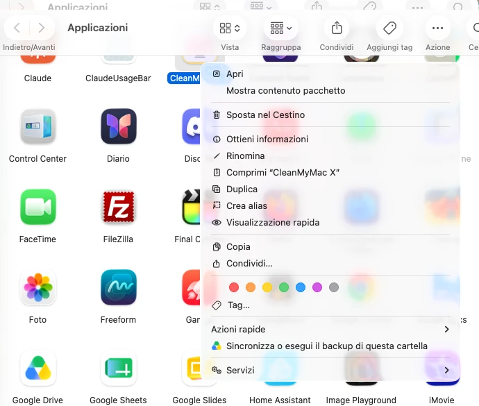 Il menu contestuale del Finder su un'app, aperto col tasto destro, con la voce «Sposta nel Cestino» in evidenza