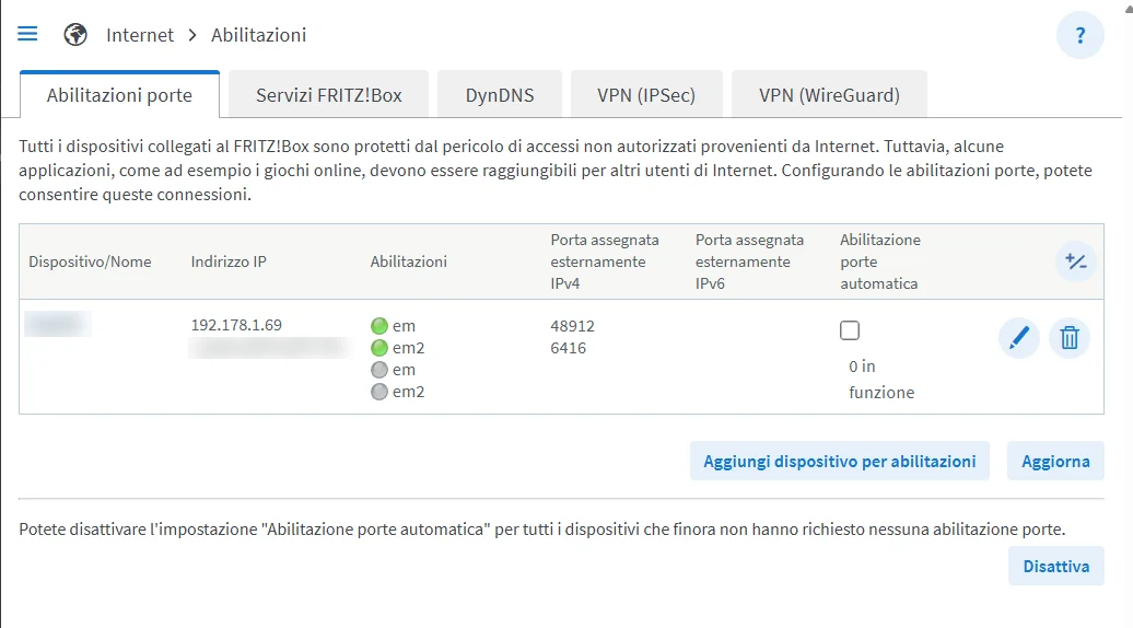 FRITZ!Box, Internet → Abilitazioni → Abilitazioni porte: le regole per le porte TCP e UDP di eMule (nome del computer e indirizzo IPv6 sfocati; l’indirizzo interno comincia con 192.178, il tuo di solito con 192.168)