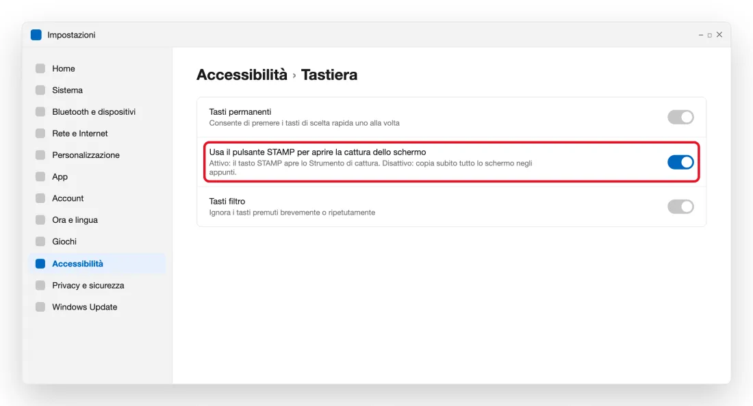 Illustrazione ricostruita di Impostazioni > Accessibilità > Tastiera, con l'interruttore «Usa il pulsante STAMP per aprire la cattura dello schermo» evidenziato — nome copiato testualmente dalla pagina ufficiale Microsoft sulle scelte rapide da tastiera