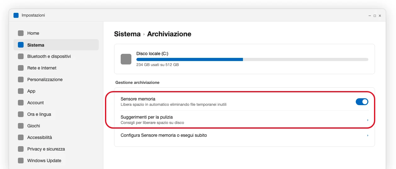 Impostazioni → Sistema → Archiviazione, con Sensore memoria attivato e il link Suggerimenti per la pulizia evidenziati (ricostruzione, non una schermata reale)